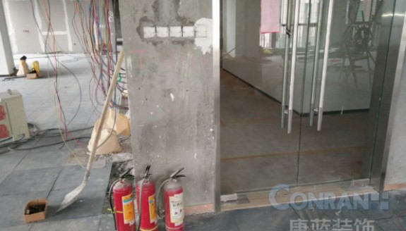 走進(jìn)建活貿(mào)易裝修現(xiàn)場 細(xì)節(jié)決定品質(zhì)_康藍(lán)裝飾